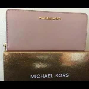 Wallet light pink